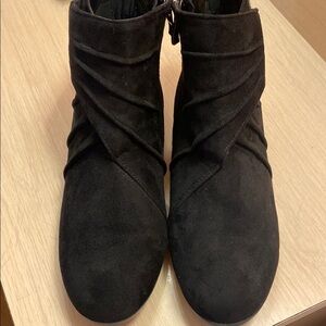 Sleek Black Ankle Boots with Minimalist Design